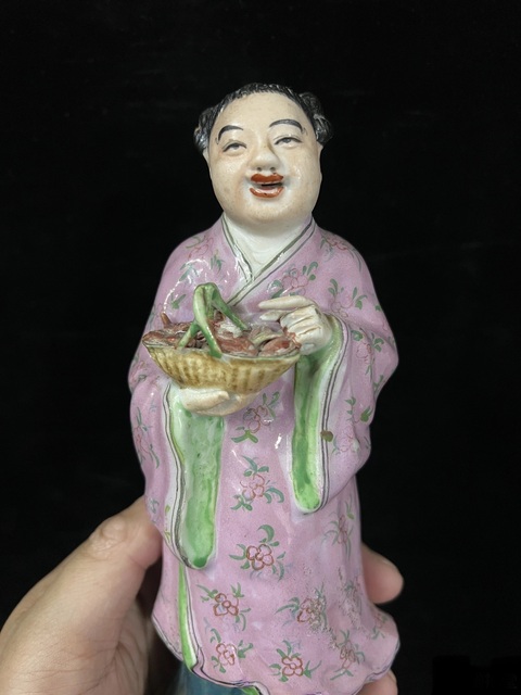 古玩陶瓷粉彩人物瓷塑像真品鑒賞圖