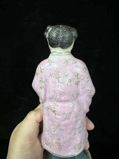 古玩陶瓷粉彩人物瓷塑像真品鑒賞圖