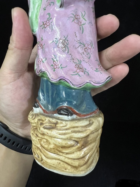 古玩陶瓷粉彩人物瓷塑像真品鑒賞圖