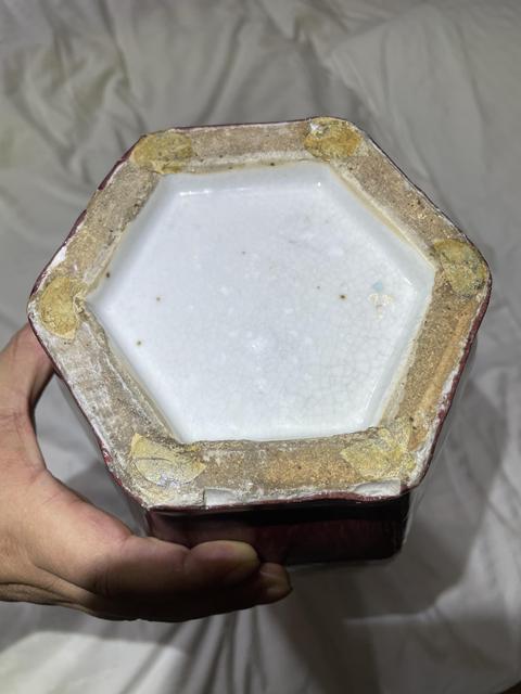 古玩陶瓷紅釉六方瓶真品鑒賞圖