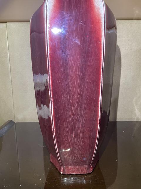 古玩陶瓷紅釉六方瓶真品鑒賞圖
