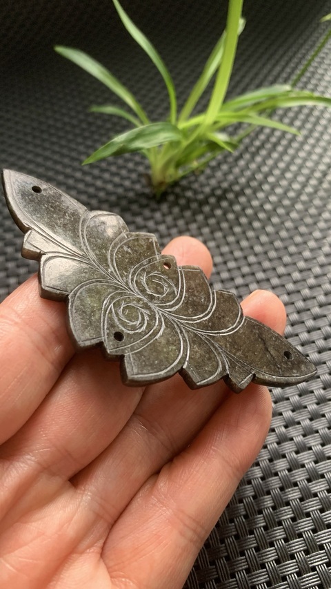 古玩玉器重口味清代翡翠雕“花卉佩”拍賣,當前價格3888元