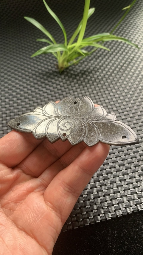 古玩玉器重口味清代翡翠雕“花卉佩”拍賣,當前價格3888元