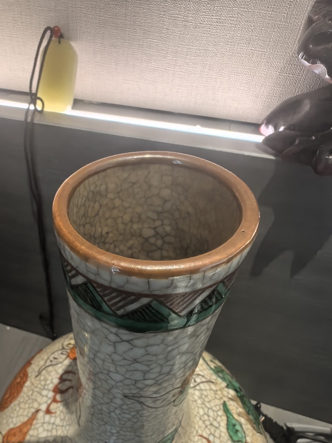 古玩陶瓷哥釉地龍紋天球瓶真品鑒賞圖