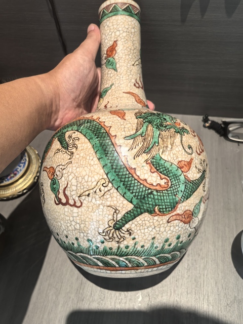 古玩陶瓷哥釉地龍紋天球瓶真品鑒賞圖