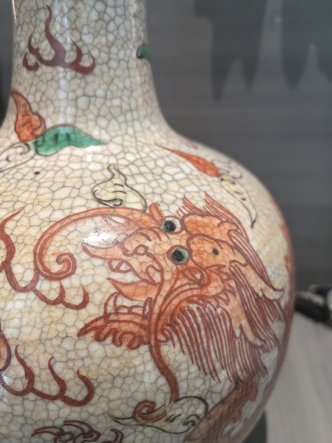 古玩陶瓷哥釉地龍紋天球瓶真品鑒賞圖