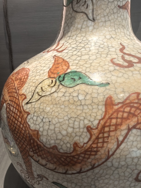 古玩陶瓷哥釉地龍紋天球瓶真品鑒賞圖