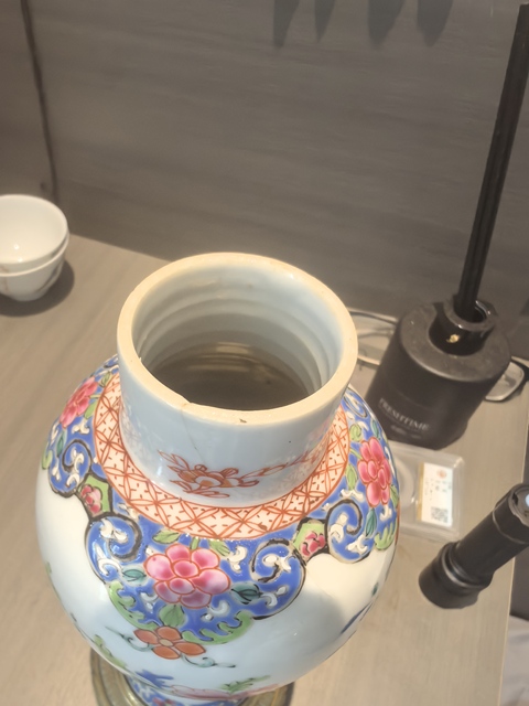 古玩陶瓷花卉紋粉彩雞腿蓋瓶真品鑒賞圖