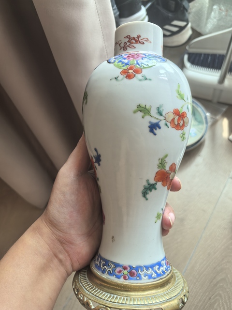 古玩陶瓷花卉紋粉彩雞腿蓋瓶真品鑒賞圖