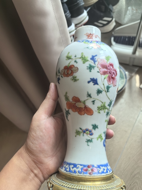 古玩陶瓷花卉紋粉彩雞腿蓋瓶真品鑒賞圖