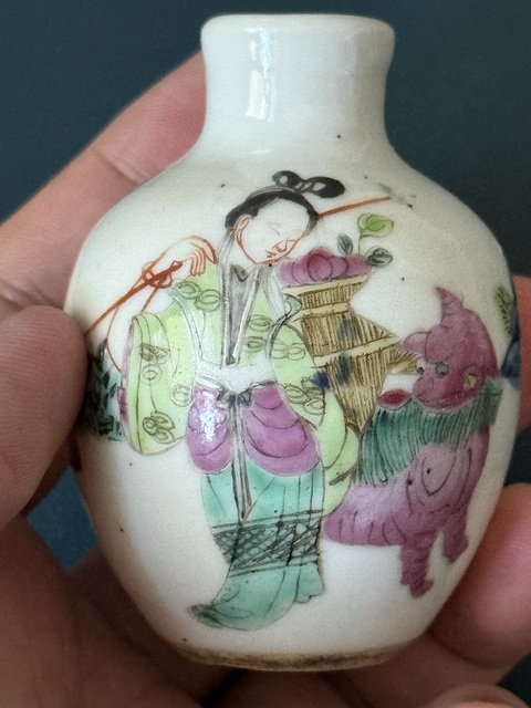 古玩陶瓷粉彩鼻煙壺真品鑒賞圖