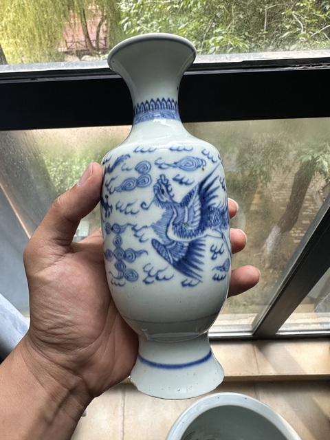古玩陶瓷青花淡描龍鳳紋撇口瓶真品鑒賞圖