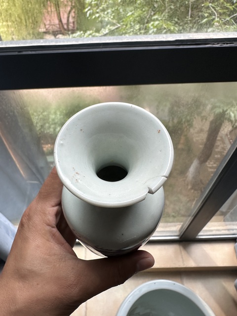 古玩陶瓷青花淡描龍鳳紋撇口瓶真品鑒賞圖