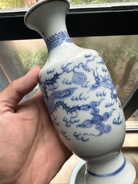 古玩陶瓷青花淡描龍鳳紋撇口瓶真品鑒賞圖