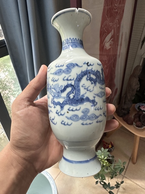 古玩陶瓷青花淡描龍鳳紋撇口瓶真品鑒賞圖