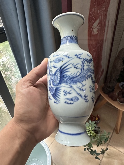 古玩陶瓷青花淡描龍鳳紋撇口瓶真品鑒賞圖