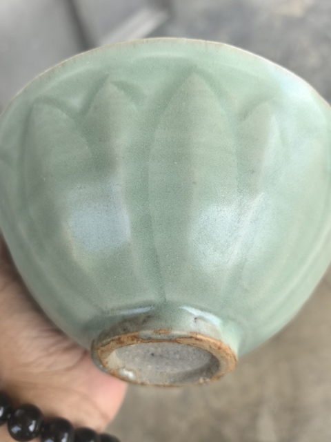 古玩陶瓷龍泉青瓷刻仰蓮紋碗真品鑒賞圖
