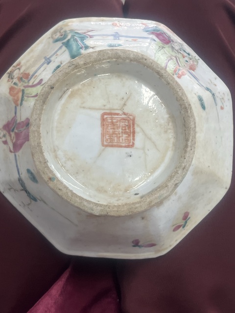 古玩陶瓷人物紋粉彩八方碗真品鑒賞圖