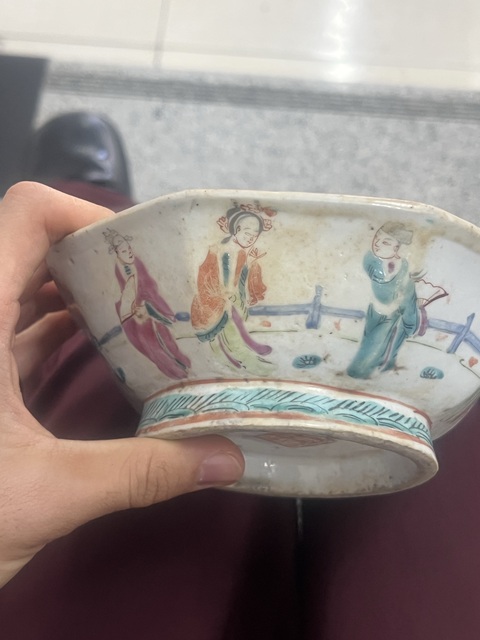 古玩陶瓷人物紋粉彩八方碗真品鑒賞圖