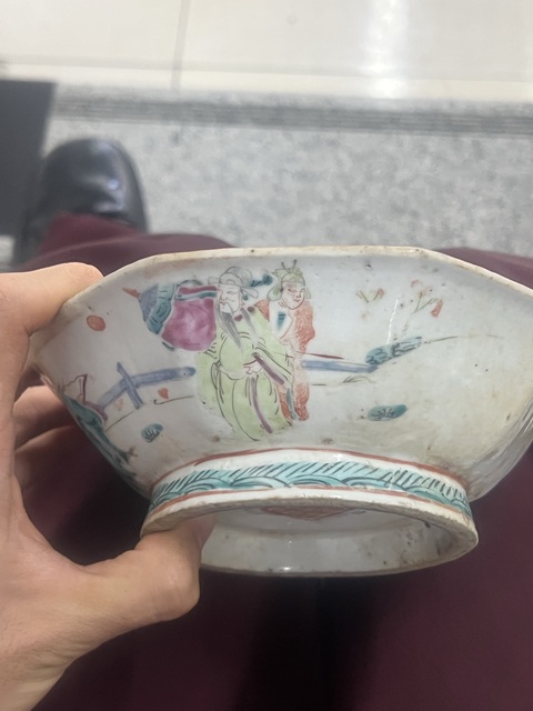 古玩陶瓷人物紋粉彩八方碗真品鑒賞圖
