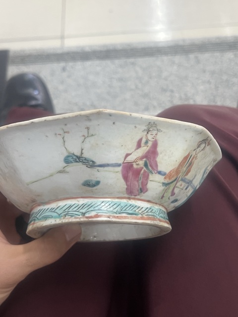 古玩陶瓷人物紋粉彩八方碗真品鑒賞圖