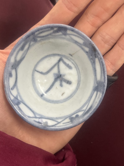 古玩陶瓷花卉紋青花杯真品鑒賞圖