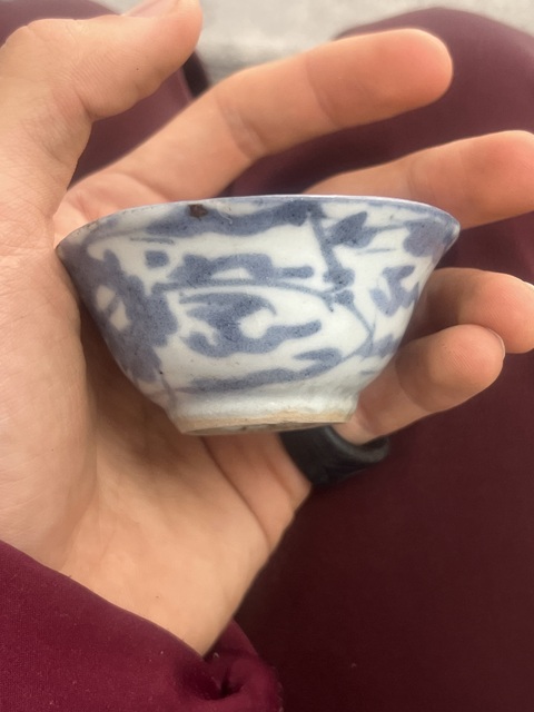 古玩陶瓷花卉紋青花杯真品鑒賞圖