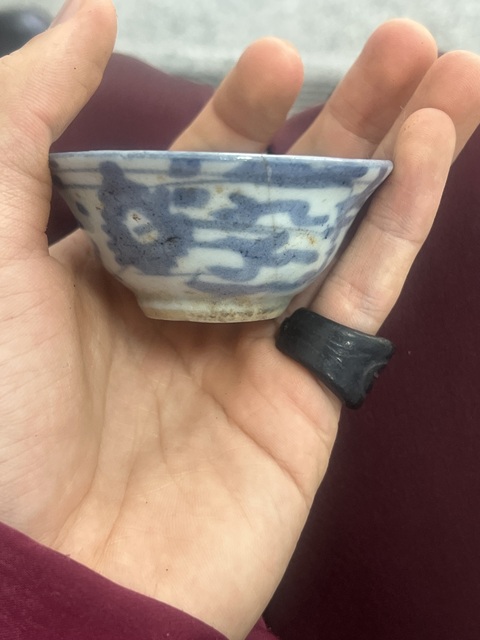 古玩陶瓷花卉紋青花杯真品鑒賞圖