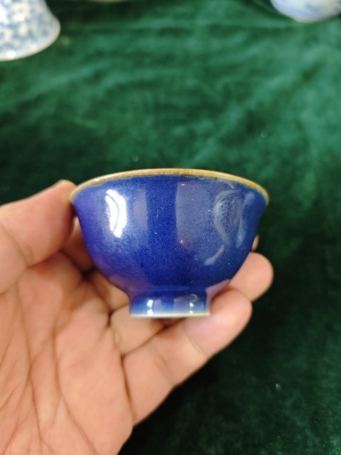 古玩陶瓷清乾隆霽藍(lán)釉小杯真品鑒賞圖