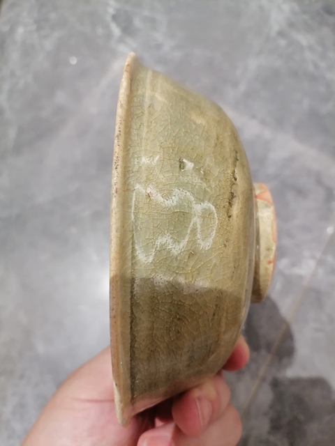 古玩陶瓷龍泉青瓷刻花碗真品鑒賞圖