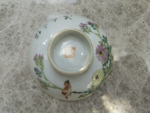 古玩陶瓷1892年任煥章
淺絳彩花鳥詩文蓋碗真品鑒賞圖