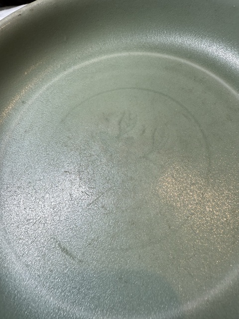 古玩陶瓷龍泉窯青釉盤真品鑒賞圖