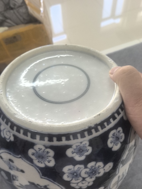 古玩陶瓷青花留白冰梅紋開光博古圖罐真品鑒賞圖