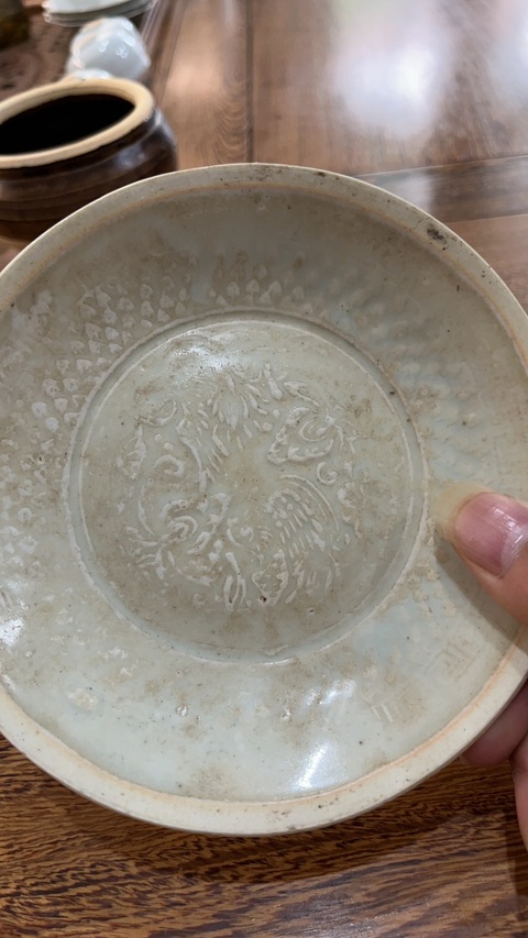古玩陶瓷芒口圈足覆燒工藝印花盤真品鑒賞圖