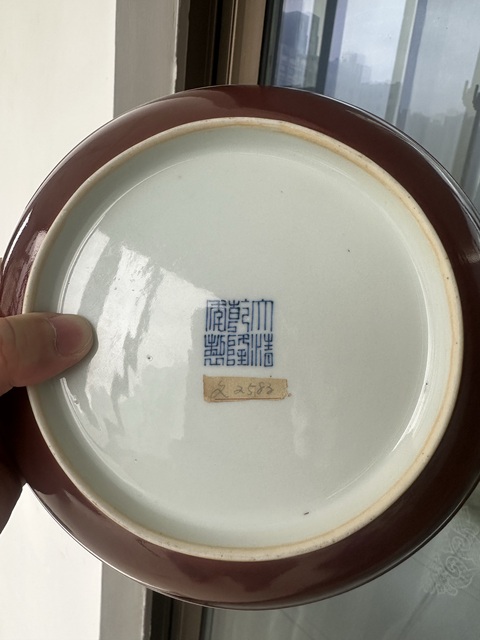 古玩陶瓷憑圖看，清乾隆霽紅釉盤真品鑒賞圖