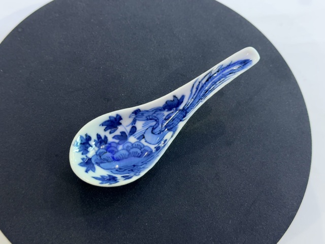 古玩陶瓷鳳紋青花湯勺真品鑒賞圖