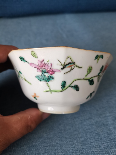古玩陶瓷粉彩蟲草花卉紋八方碗真品鑒賞圖