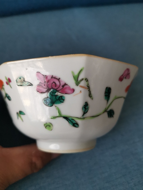 古玩陶瓷粉彩蟲草花卉紋八方碗真品鑒賞圖