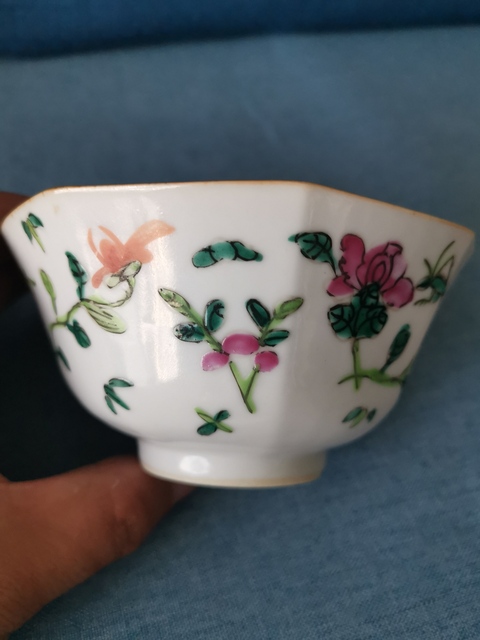古玩陶瓷粉彩蟲草花卉紋八方碗真品鑒賞圖