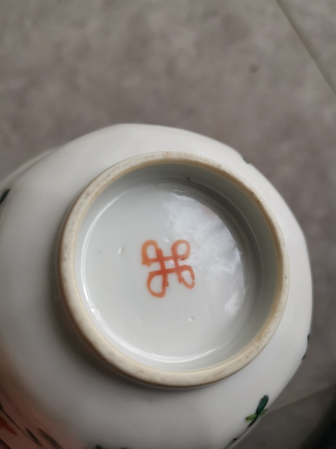 古玩陶瓷粉彩蟲草花卉紋八方碗真品鑒賞圖