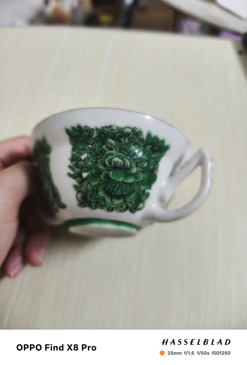 古玩陶瓷清晚期廣彩花卉紋雙耳杯真品鑒賞圖