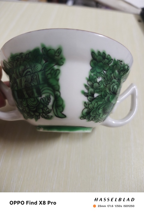 古玩陶瓷清晚期廣彩花卉紋雙耳杯真品鑒賞圖