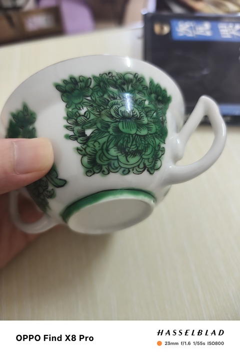 古玩陶瓷清晚期廣彩花卉紋雙耳杯真品鑒賞圖