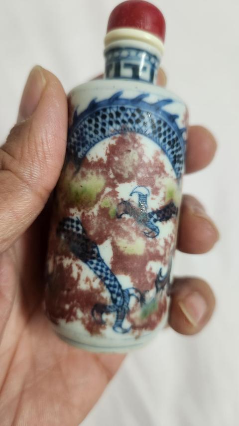 古玩陶瓷清晚期 青花釉里紅龍紋鼻煙壺真品鑒賞圖