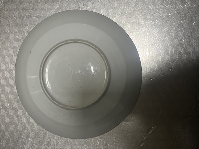 古玩陶瓷人物花鳥蝶紋廣彩盤真品鑒賞圖