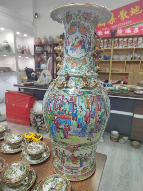 古玩陶瓷廣彩人物獸耳賞瓶真品鑒賞圖