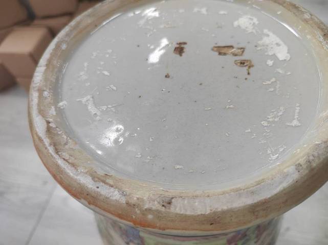 古玩陶瓷廣彩人物獸耳賞瓶真品鑒賞圖