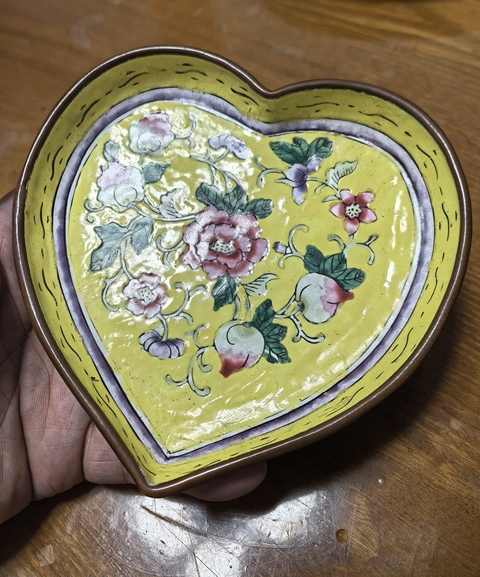 古玩陶瓷民國 銅胎畫琺瑯愛心盤真品鑒賞圖