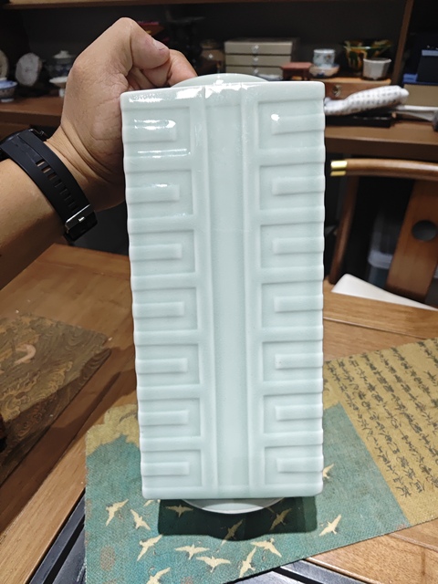古玩陶瓷青釉琮式瓶真品鑒賞圖