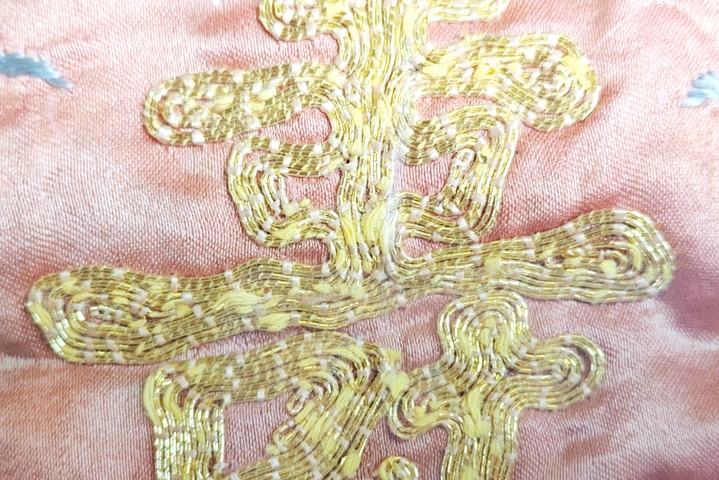 古玩雜項(xiàng)【0起-帶保真】清末民初?盤金繡雙龍捧壽紋掛屏拍賣，當(dāng)前價(jià)格495元